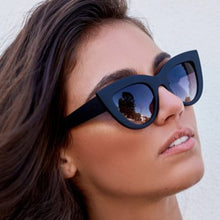 Load image into Gallery viewer, Cat Eye vintage glasses